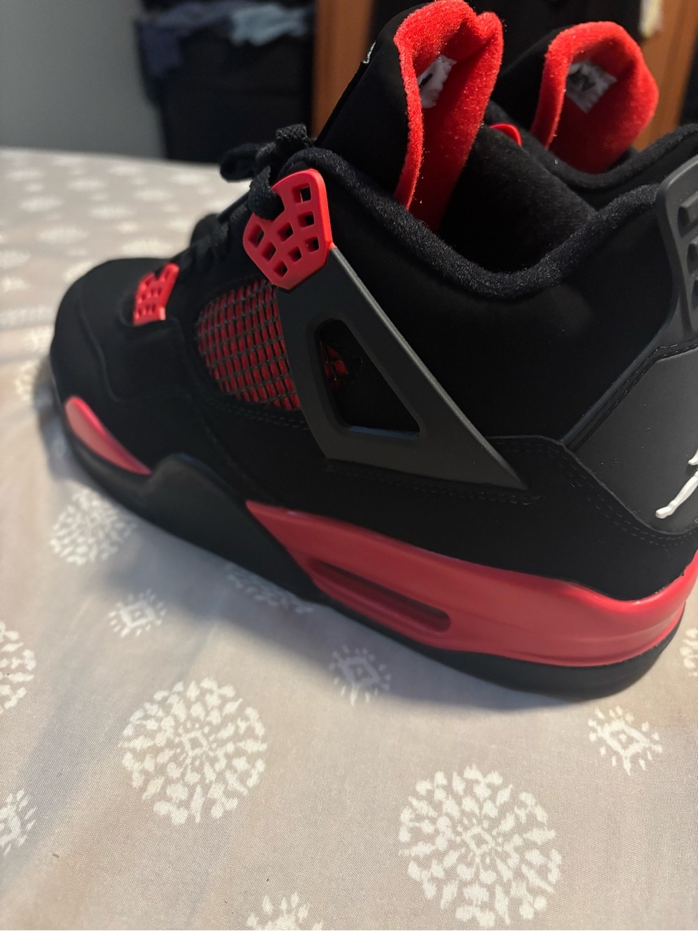 Air Jordan 4 Red Thunder View 3